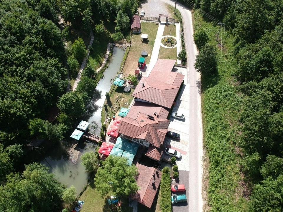 Motel "Kula" Cazin Exterior photo