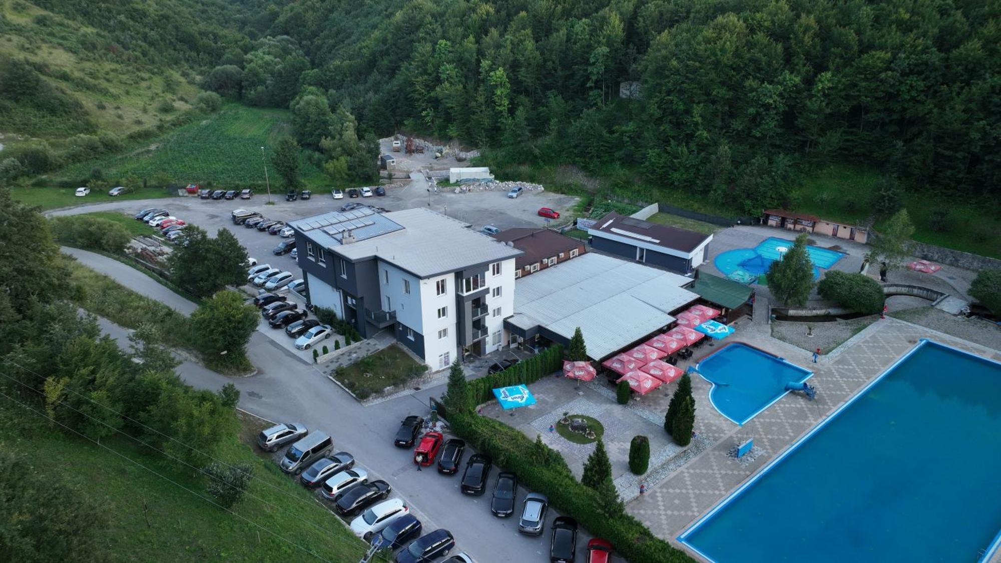 Motel "Kula" Cazin Exterior photo