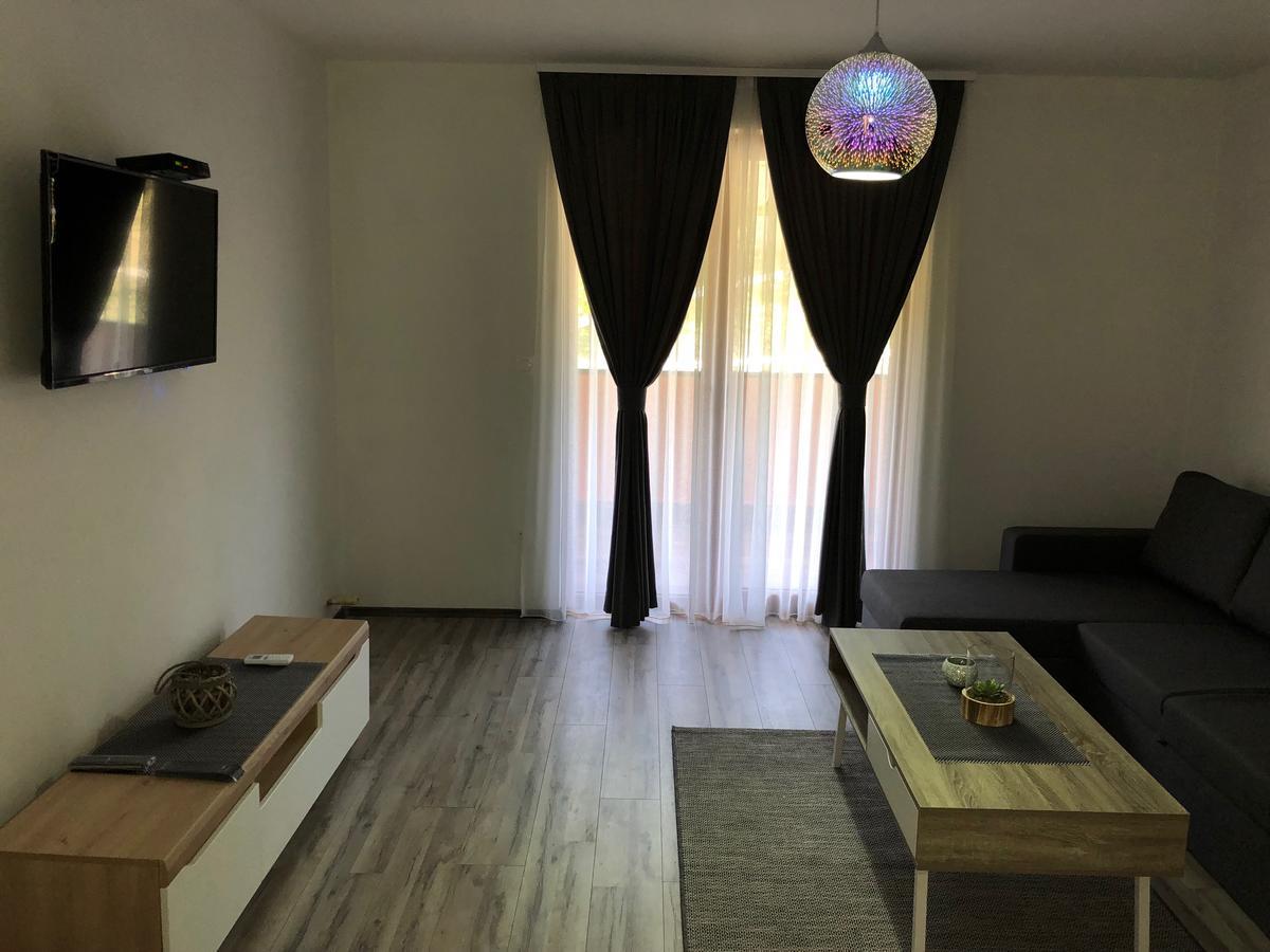 Motel "Kula" Cazin Exterior photo