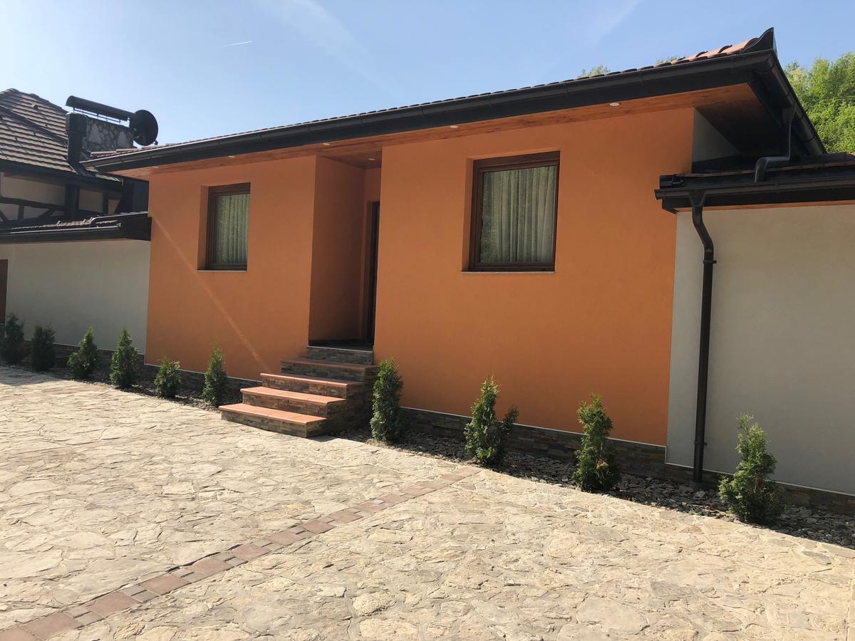 Motel "Kula" Cazin Exterior photo